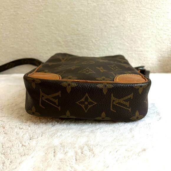 Louis Vuitton Danube Monogram Crossbody/ Shoulder Bag 8909SL - Picture 4 of 10